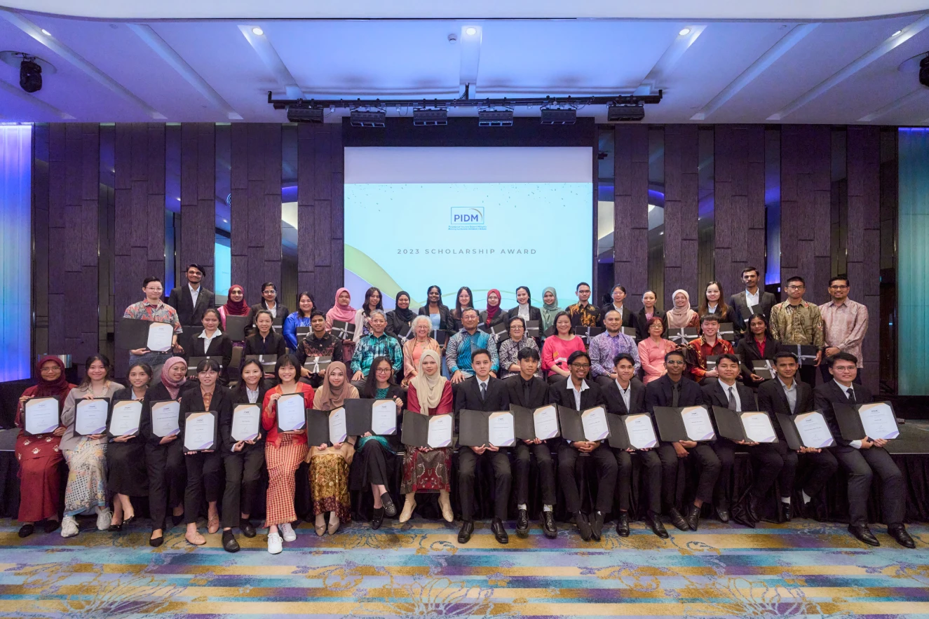 20 deserving students awarded PIDM Undergraduate Scholarship to pursue tertiary education